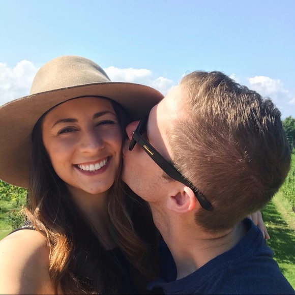 Meet your Posher, Nicole - Picture 5 of 6